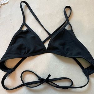 Black Jolyn Finn Tie back!